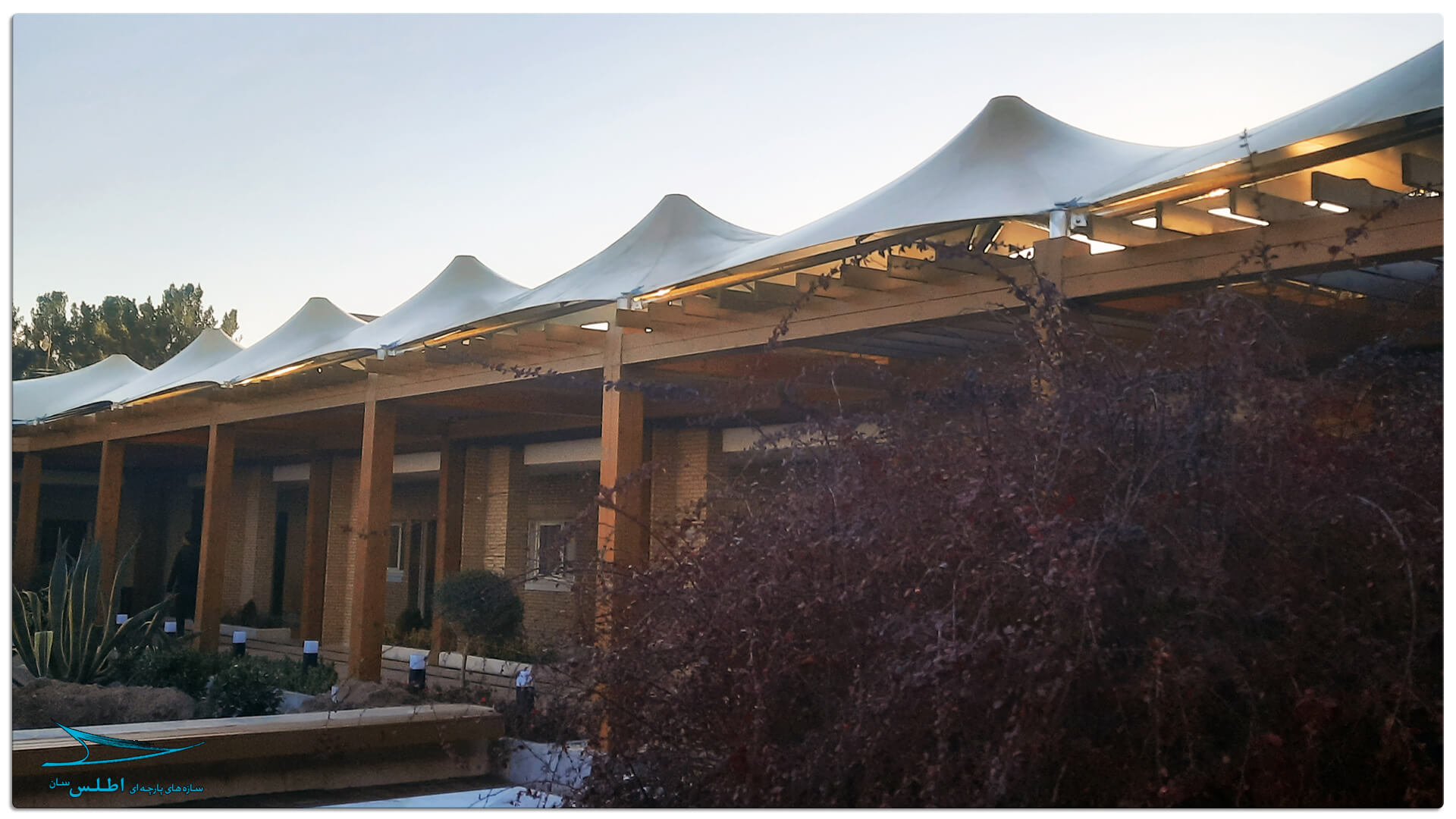 سازه پارچه ای مهمانسرای گل گهر سیرجان | سازه پارچه ای اطلس سان