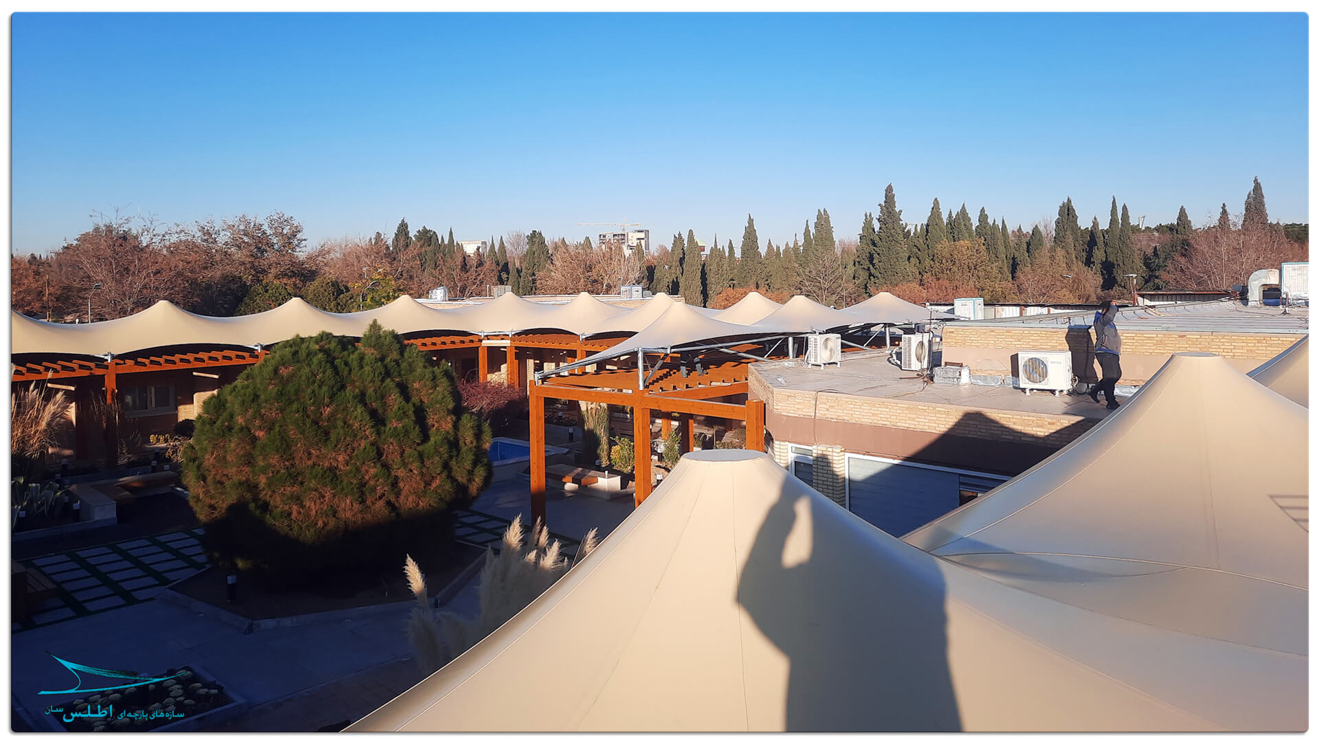 سازه چادری مهمانسرای گل گهر سیرجان | سازه پارچه ای اطلس سان