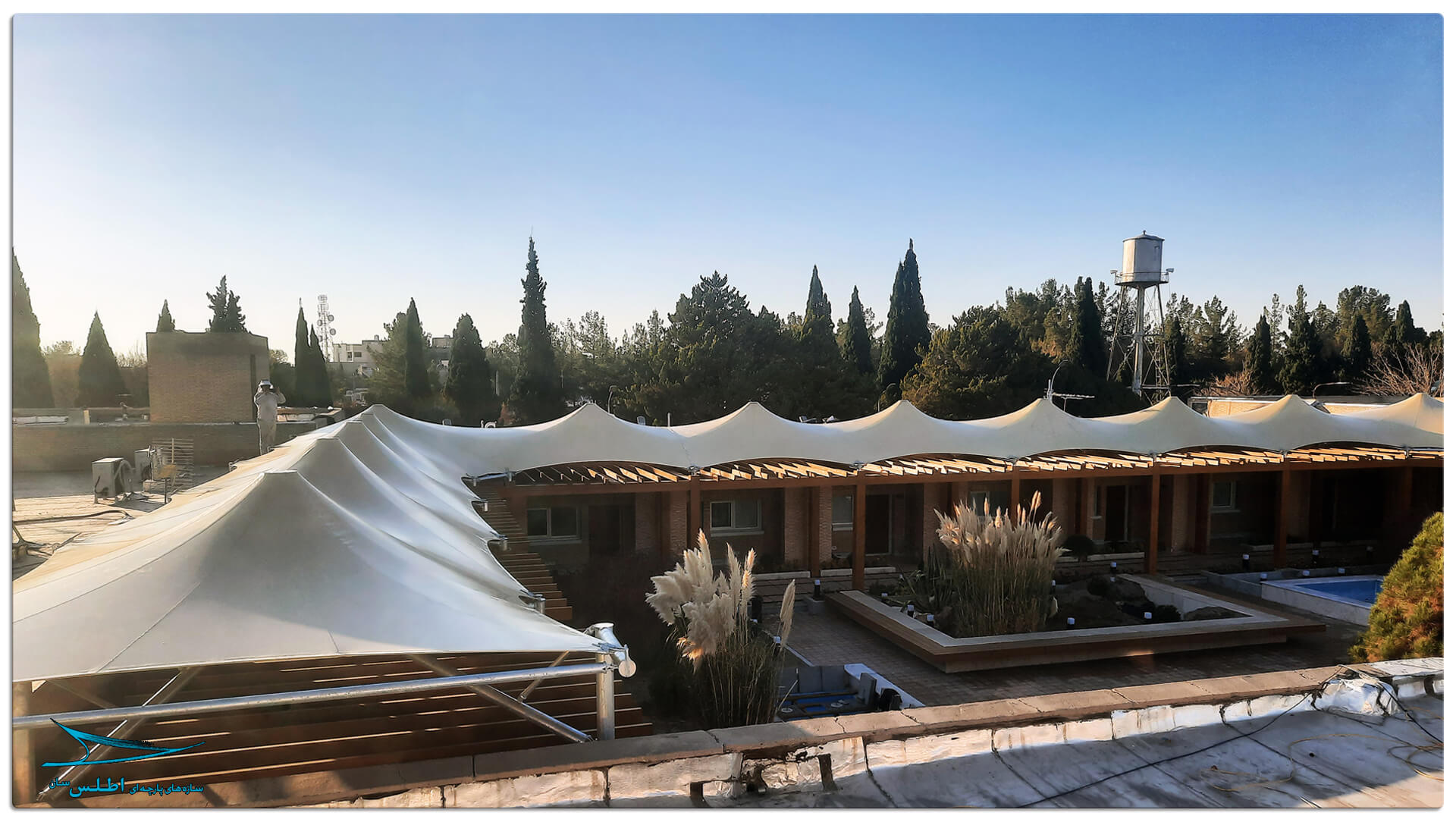 سازه چادری مهمانسرای گل گهر سیرجان | سازه پارچه ای اطلس سان