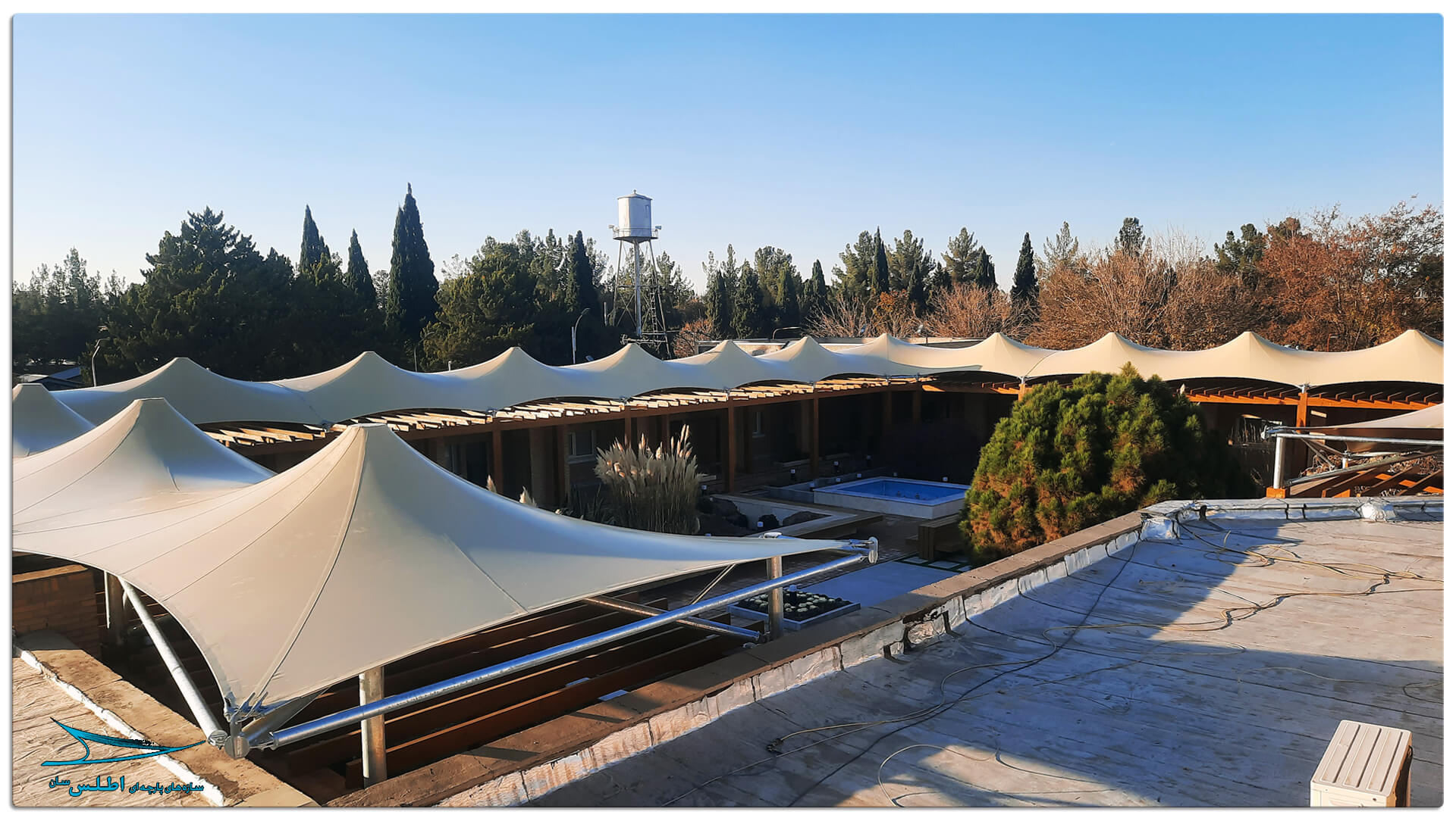 سازه چادری مهمانسرای گل گهر سیرجان | سازه پارچه ای اطلس سان