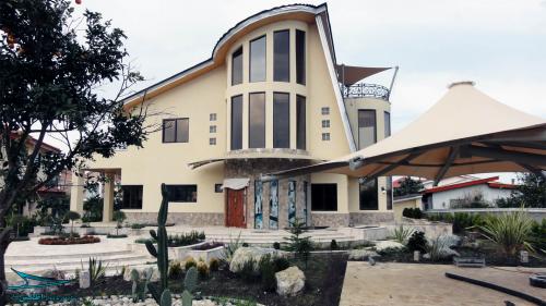 royan-noshahr-villa-balcony-entrance-shades-atlas.jpg